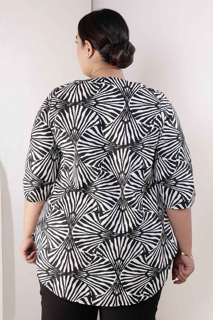 Plus Size Black & White Abstract Print Cotton V-Neck Top