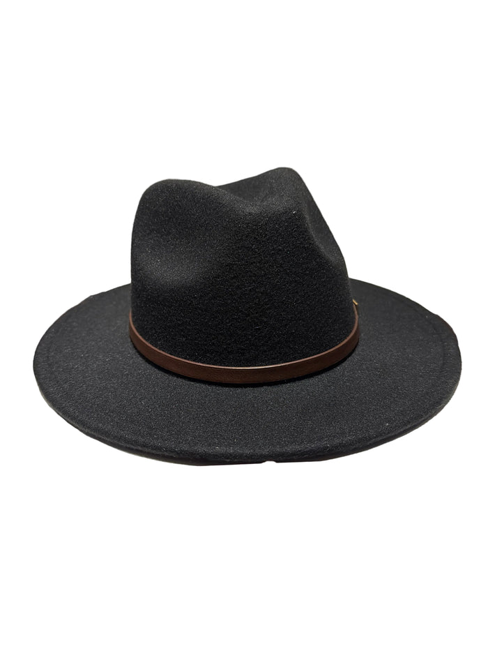 Chapeau élégant femme extérieur