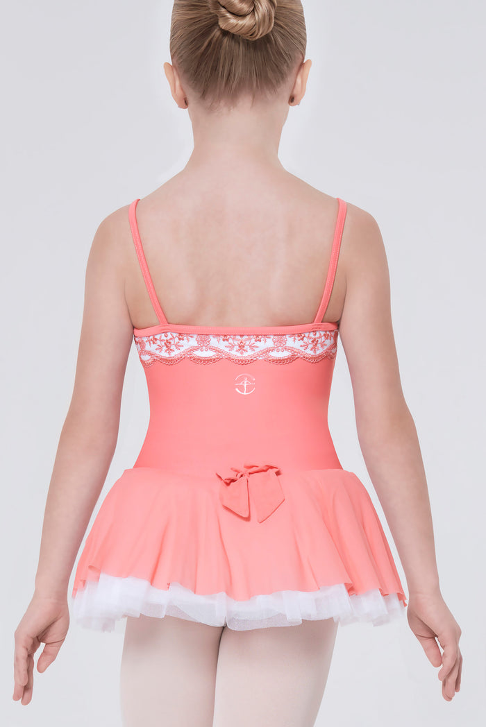 #couleur_coral / white