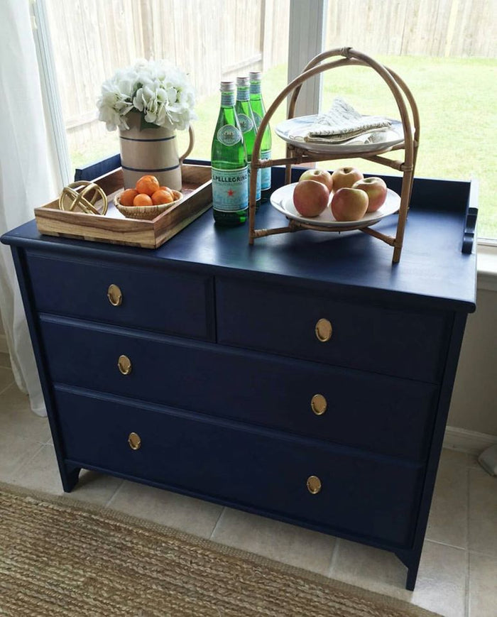 Black Indigo quart paint from Retique It for furniture and cabinets, shown in a close-up of the paint container.
