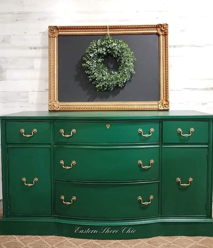 Retique It Viridian furniture and cabinet paint in a quart container with a smooth, vibrant green finish.