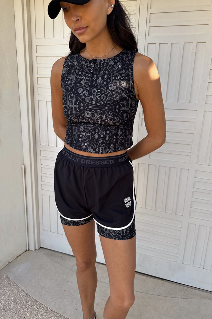 Map Running Short in black with a 2-in-1 design, featuring a printed inner layer and branded elasticated waistband.