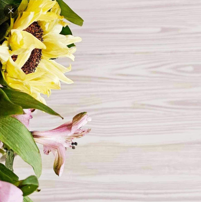 Retique It Wood'n Finish Kit for furniture, showing a close-up of a wood surface with a smooth, polished finish.