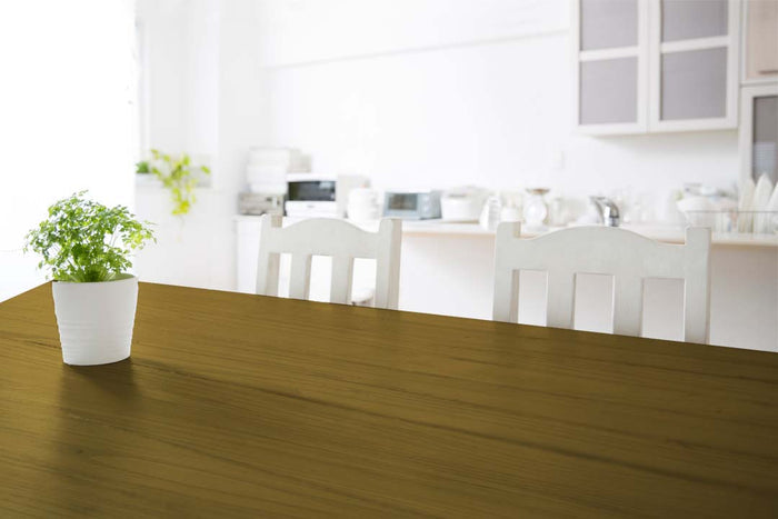 Retique It Wood'n Finish Kit in Old Oak for wood furniture, showing a tabletop with wood grain and finish application.