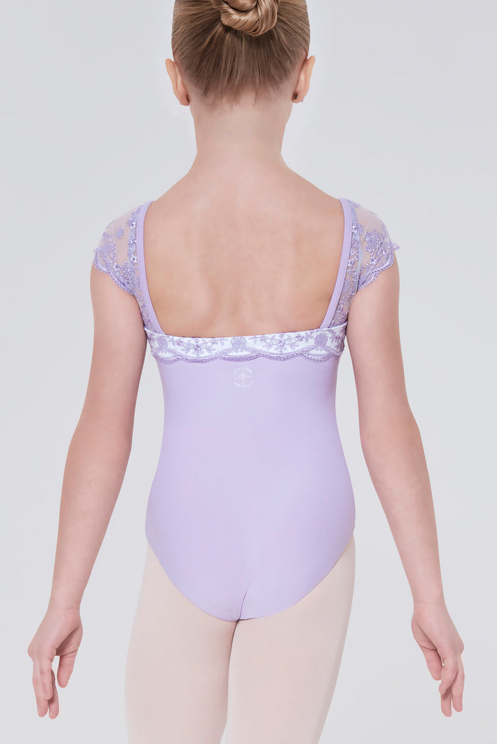 #couleur_lilac / white