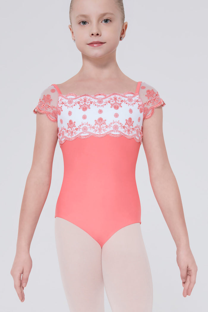 #couleur_coral / white