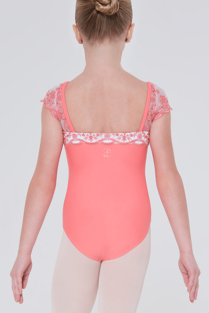 #couleur_coral / white
