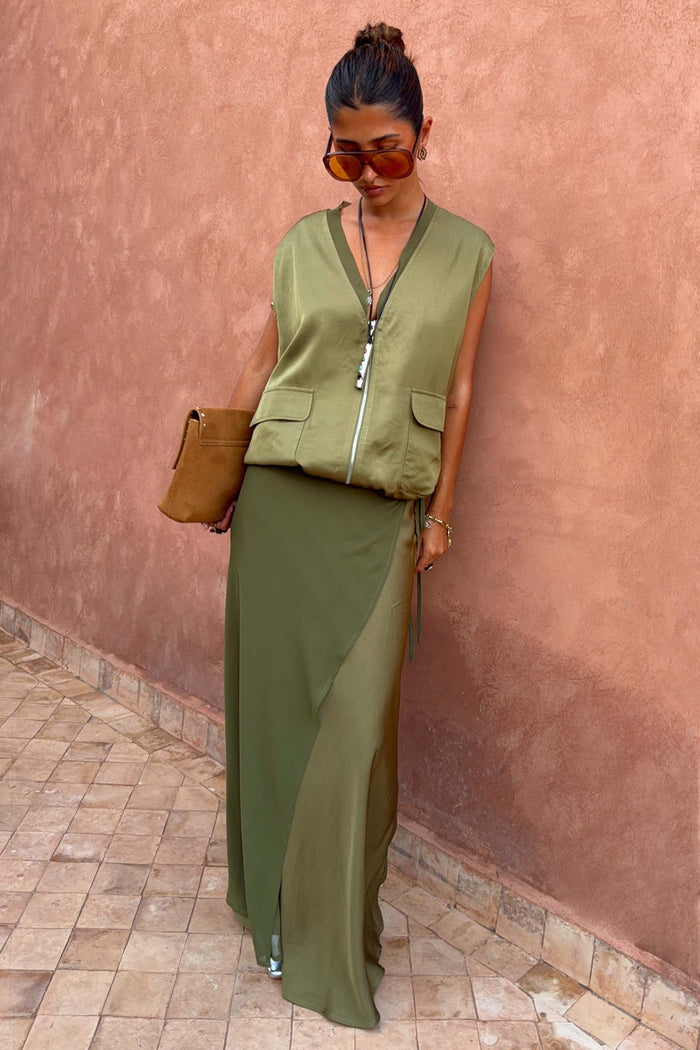 caption_Model is 5ft4” and is UK size 6, wearing a UK size 10/ US 6