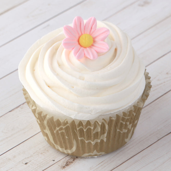 Sugar Daisy Flowers great for decorating cupcakes and cakes.  Edible topper readymade cake decoration.