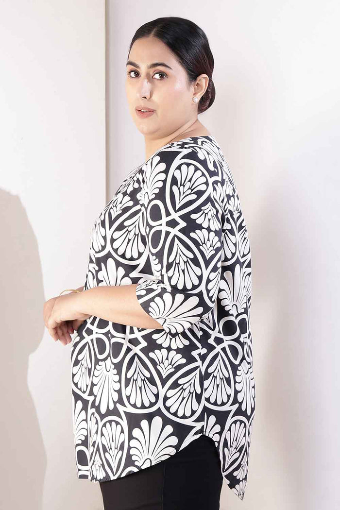 Plus Size Black & White Floral Print Cotton V-Neck Top