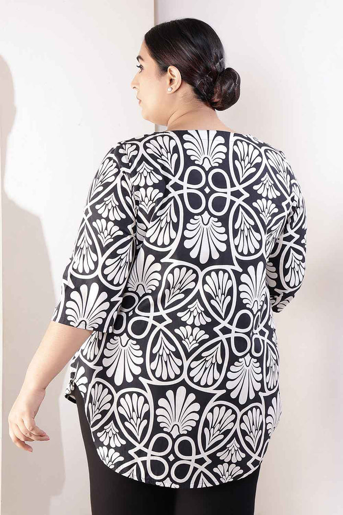 Plus Size Black & White Floral Print Cotton V-Neck Top