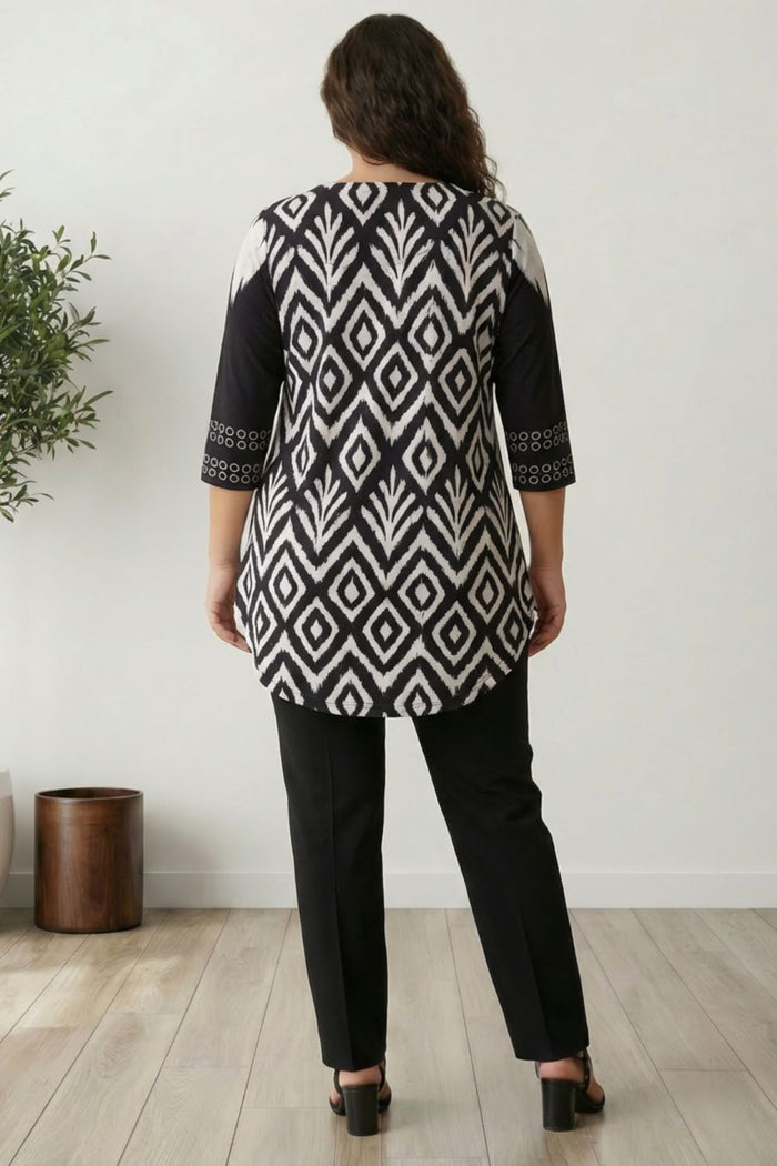 Plus Size Black White Geometric Print Top