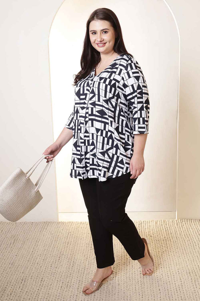 Plus Size Black & White Geometric Print V Neck Top