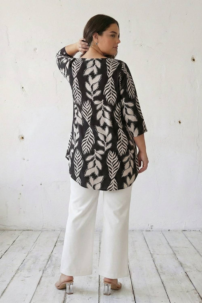 Plus Size Black White Leaf Print V Neck  Top