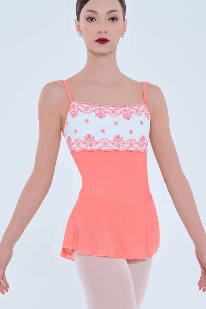 #couleur_coral / white