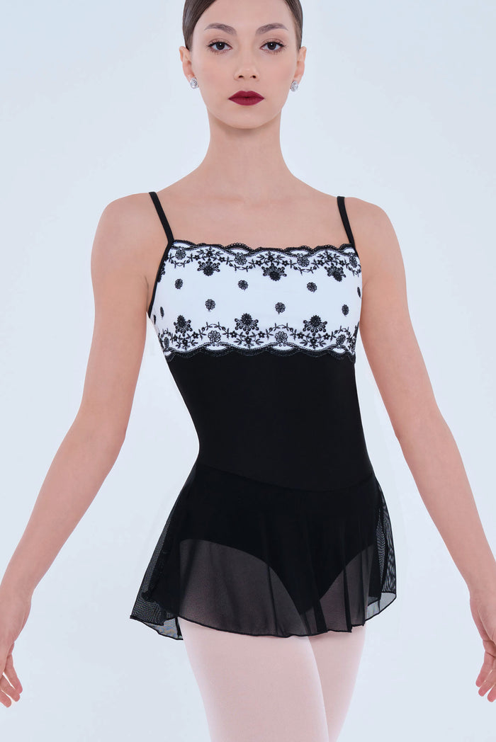 BLACK / WHITE / XS