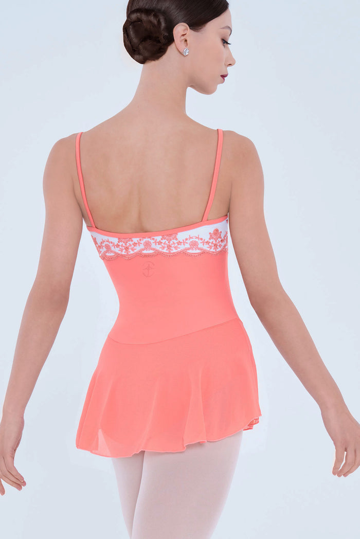 #couleur_coral / white