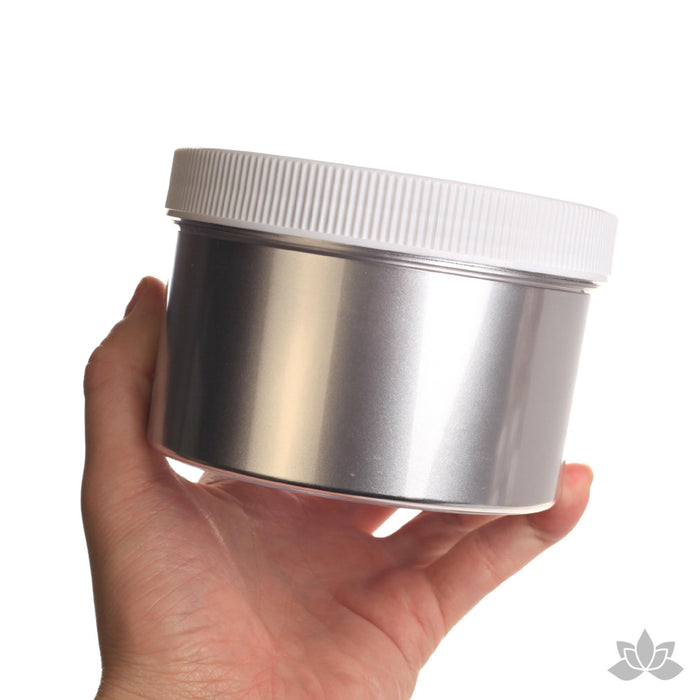 Highlighter Silver metallic powder used to decorate cakes, cupcakes, showpieces, chocolate decorations, and other decorative pastry work. Non-Toxic. Water Soluble. Highlighter Dust.