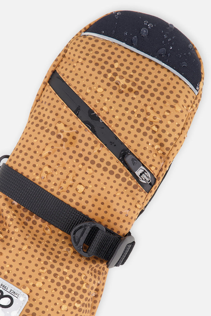 Deux par Deux Teknik kids' mittens in brown – close-up of the water-repellent shell